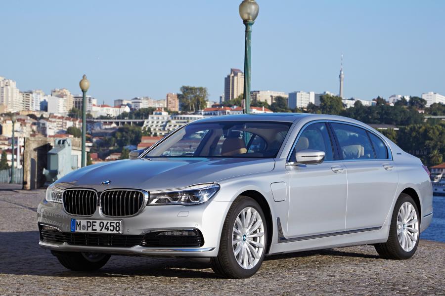  BMW 740Le xDrive (G12) 2015 года  (WW) (фото 5 из 41)